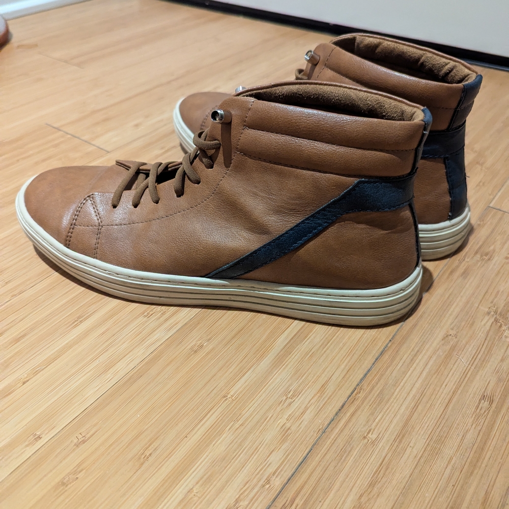 Steve Madden Brown high-top sneakers with leather-like material